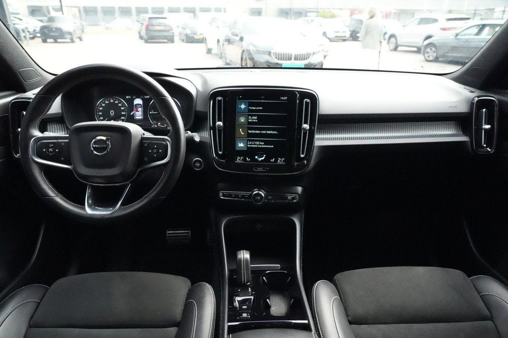 Volvo XC40 1.5 T4 Recharge R-Design Expression 211pk HarmanK, Leder en Stof, Zwart, Origineel Nederlands, Bedrijf