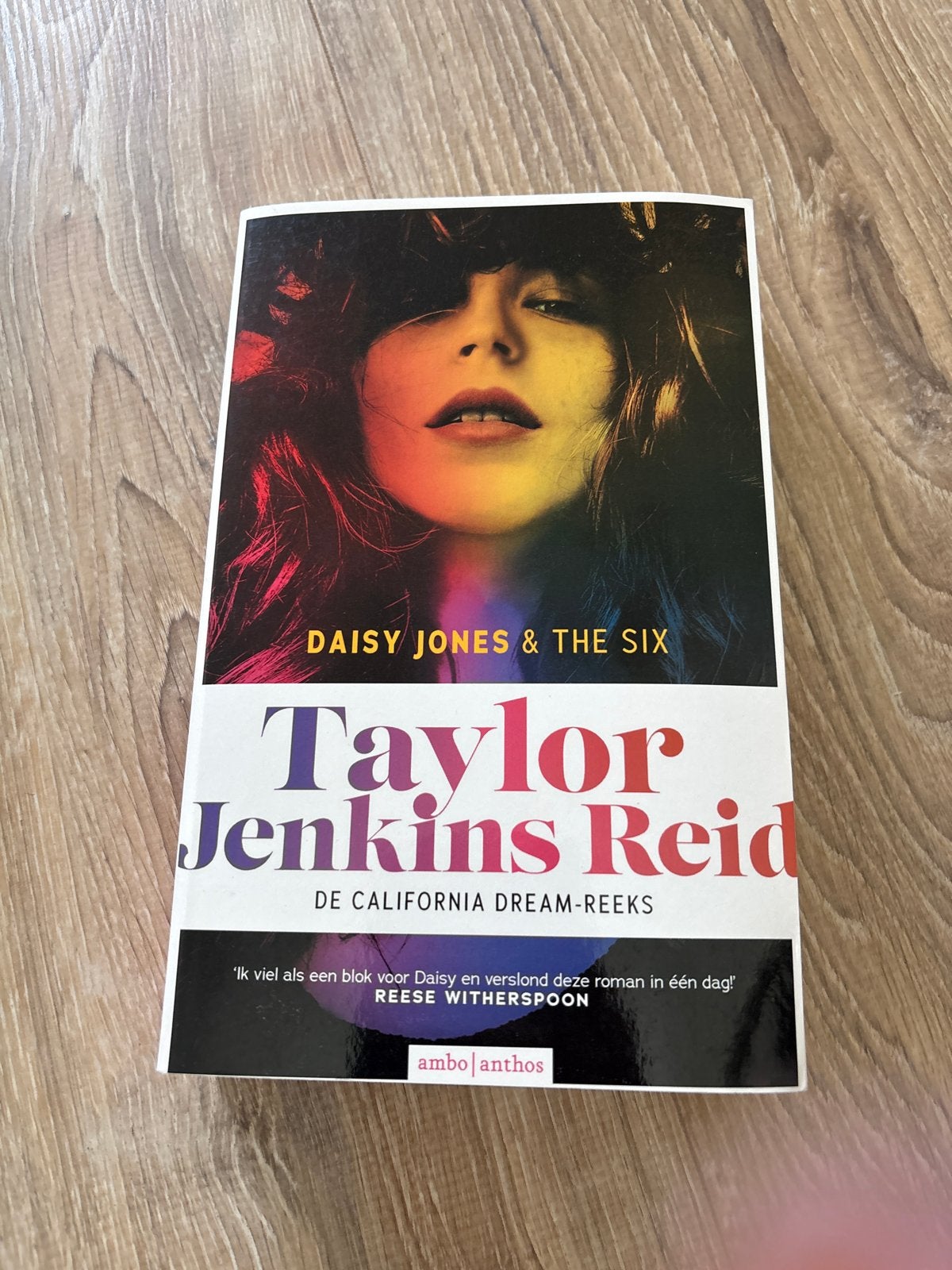 Daisy Jones & The Six - Taylor Jenkins Reid (Boek), Ophalen of Verzenden, Zo goed als nieuw