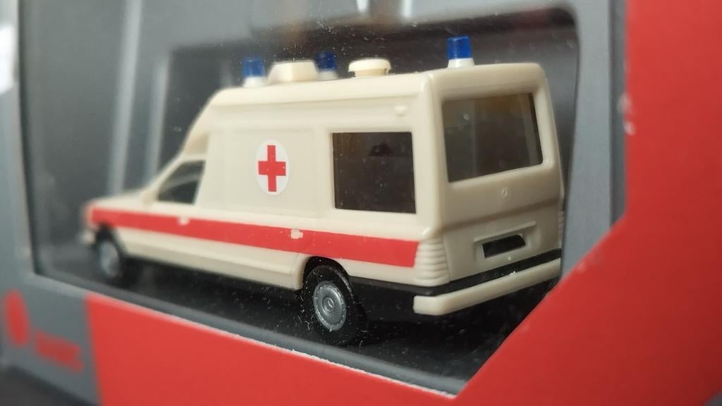 Mercedes Benz W124 Ambulance 1:87 Herpa Basic Pol, Auto, Verzenden, Nieuw, Cars@Herpa.de