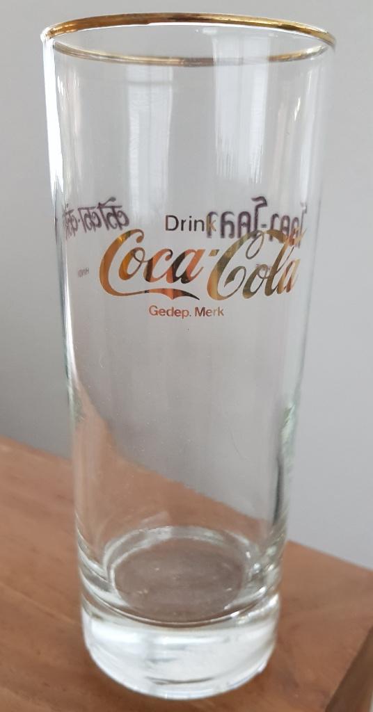 Thais & Hindi Coca-Cola glas - goud bedrukt - IZGST -, Verzamelen, Ophalen of Verzenden, Zo goed als nieuw, Frisdrankglas