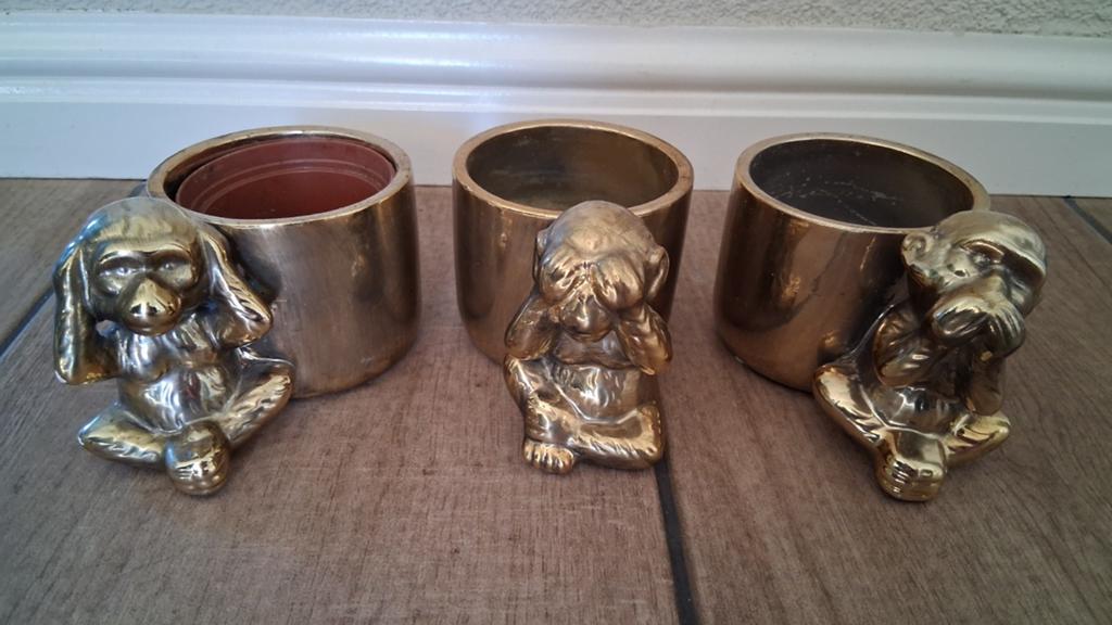Set van 3 gouden bloempotjes 'Horen, Zien, Zwijgen' aapjes, Ophalen of Verzenden, Zo goed als nieuw, Goud, Steen/keramiek