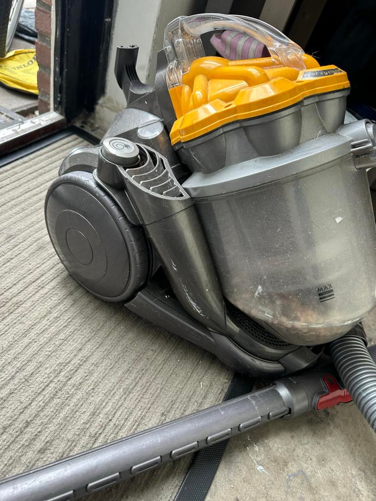 Dyson DC29 Origin stofzuiger - Werkt prima, maakt geluid, Witgoed en Apparatuur, Stofzuigers, Ophalen, Gebruikt, 1600 tot 2000 watt