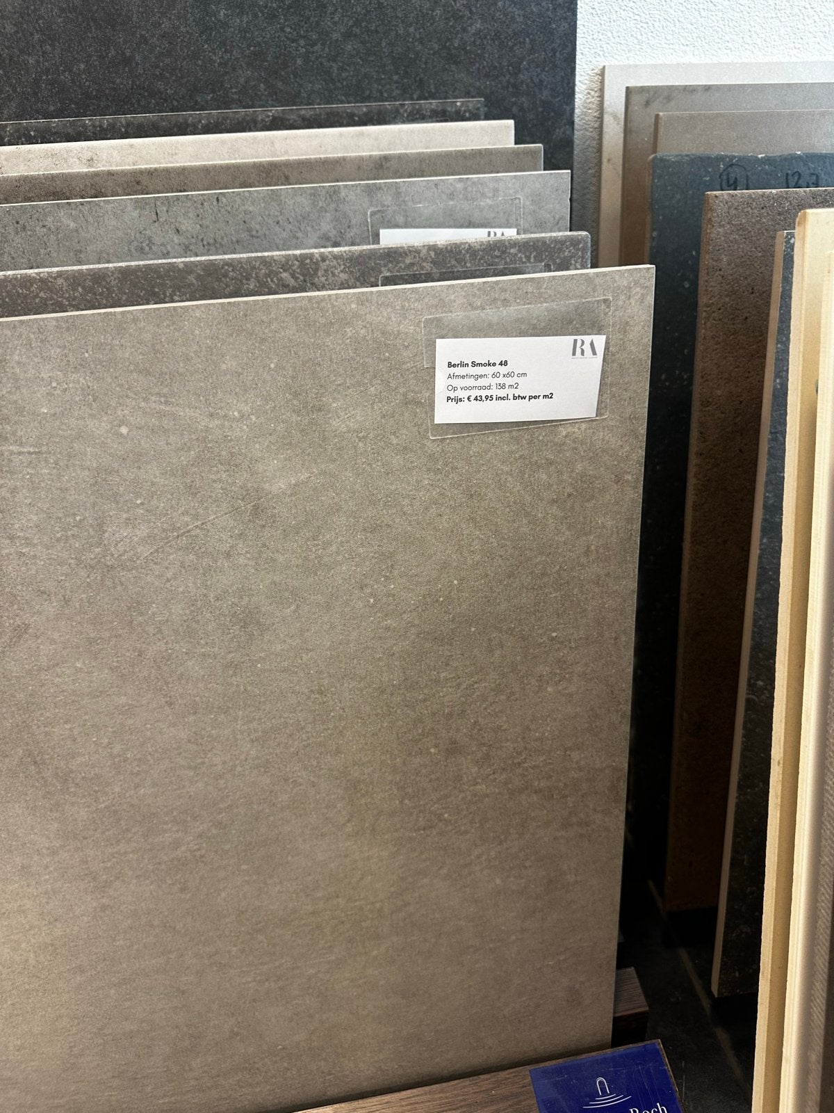 Keramische tegel Berlin smoke 60x60 - Restpartij 138 m2, Doe-het-zelf en Verbouw, Tegels, Ophalen, 60 cm of meer, Keramiek, Nieuw