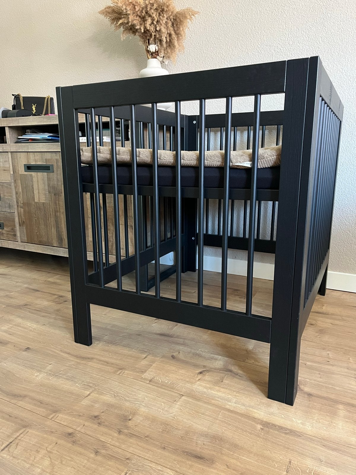 Box Pure Black Luna met Airflow Pro matras en boxkleed, Kinderen en Baby's, Boxen, Ophalen, Zo goed als nieuw, Rechthoekig, Boxkleed