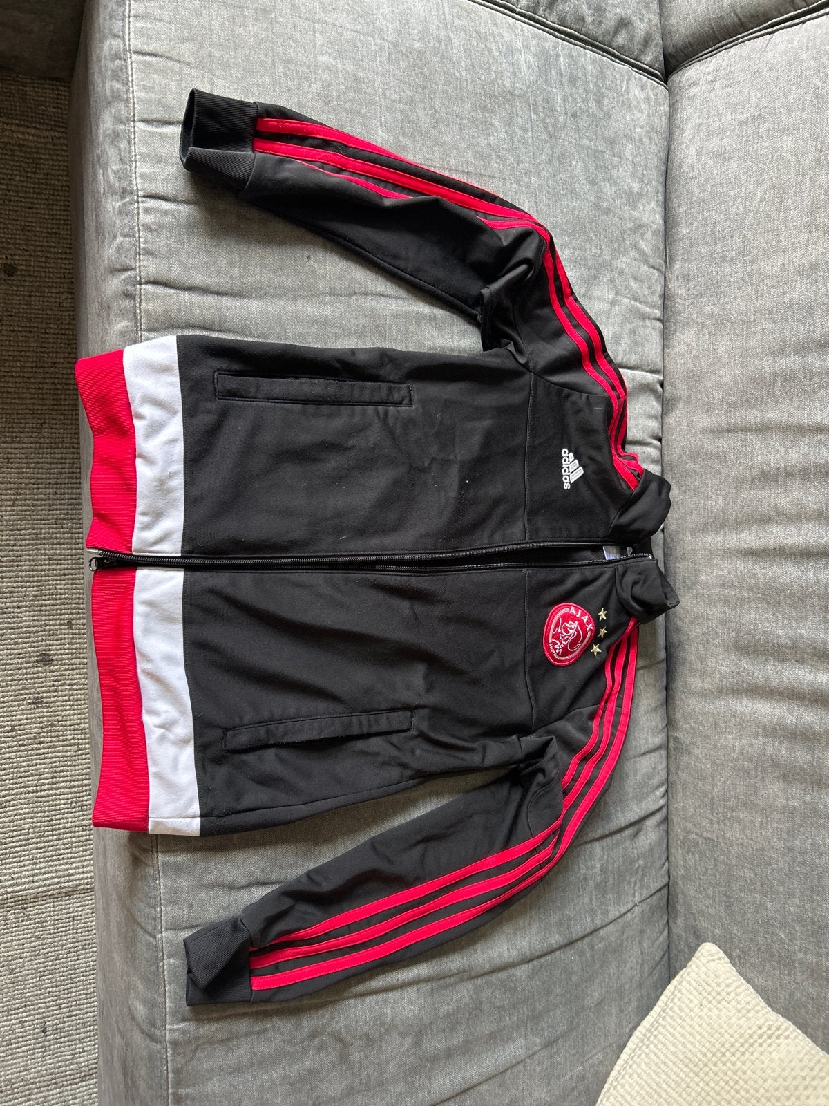 Ajax Adidas trainingsjack zwart rood wit (11/12 jaar), Kleding | Heren, Ophalen of Verzenden, Gedragen