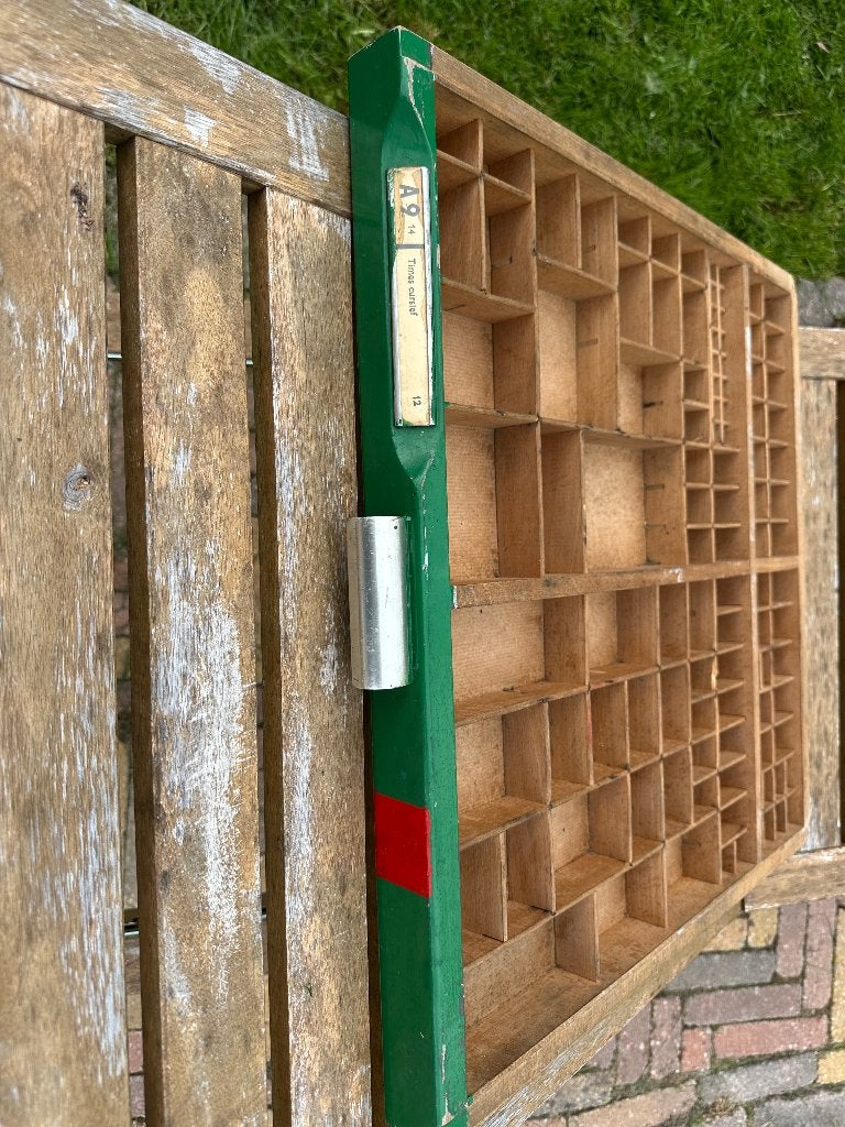 Oude houten lade uit een drukkerij., Ophalen, Gebruikt