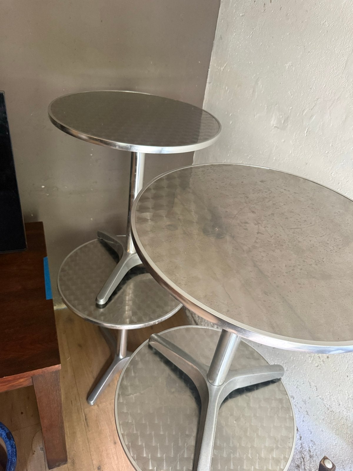 Set van 3 moderne aluminium design bijzet/statafels, Minder dan 55 cm, Gebruikt, Metaal of Aluminium, Rond