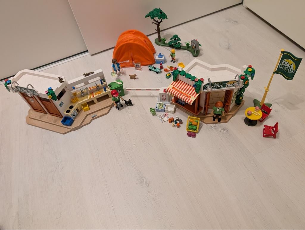 Playmobil camping, camping gebouw en tent, vakantie, Kinderen en Baby's, Speelgoed | Playmobil, Ophalen of Verzenden, Zo goed als nieuw