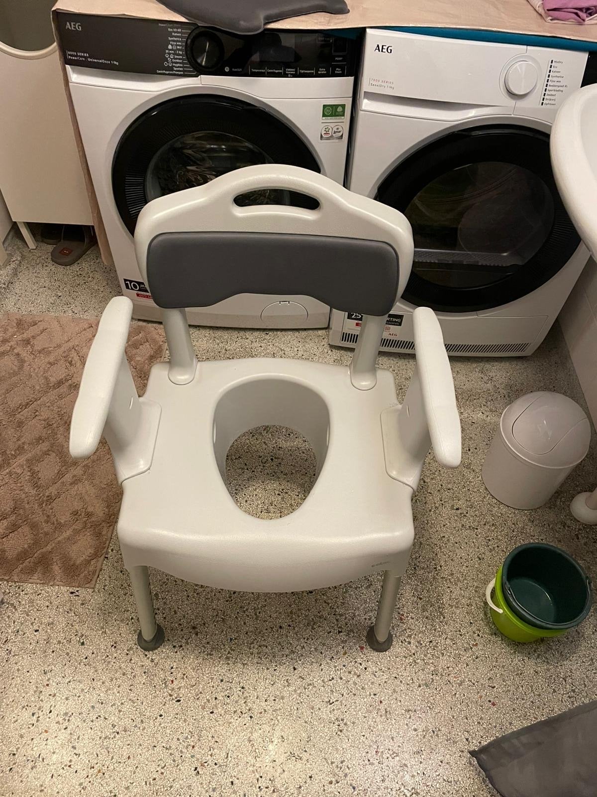 multifunctioneel inzetbaar als toiletstoel, douchestoel, Ophalen, Zo goed als nieuw