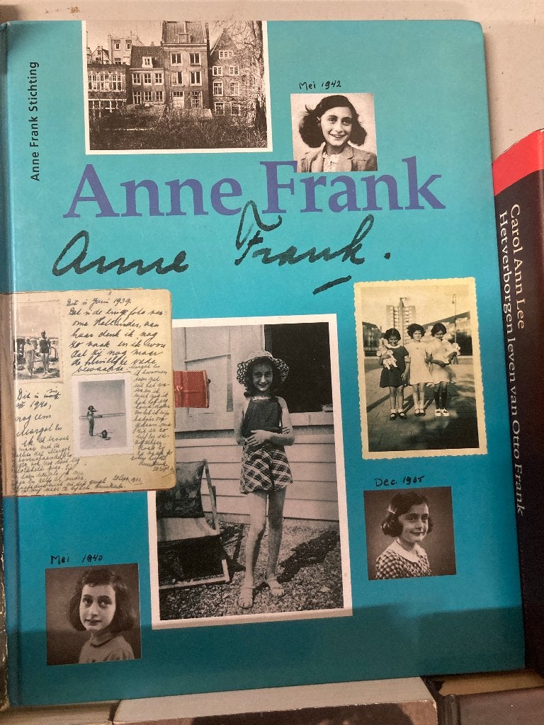 T.K. nog 2 Boeken en DVD 's van en over Anne Frank, Boeken, Ophalen of Verzenden, 20e eeuw of later, Gelezen, Anne Frank