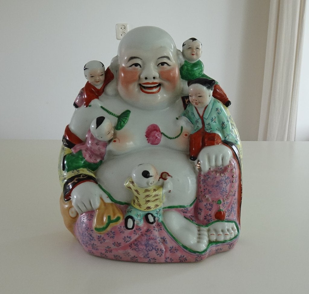 Vintage Lachend Boeddha Beeld met 5 Kinderen van Porselein, Ophalen