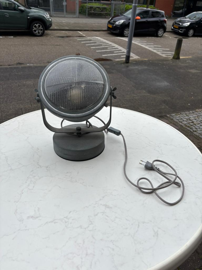 Tafel / dressoir/ vloerlamp in betonlook - industrieel, Ophalen