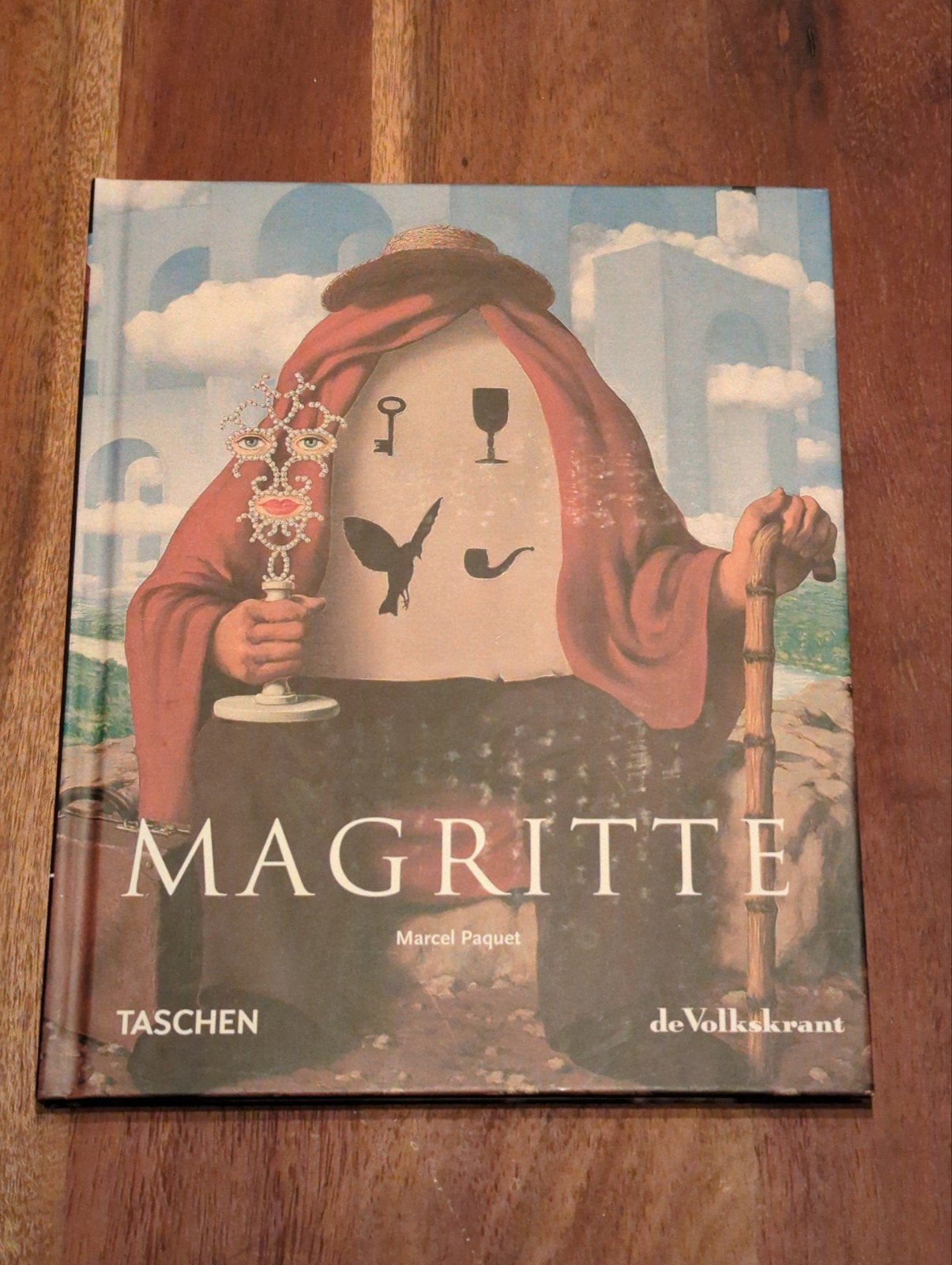 Magritte - Marcel Paquet (Taschen / de Volkskrant), Ophalen of Verzenden, Zo goed als nieuw, Schilder- en Tekenkunst, Marcel Paquet