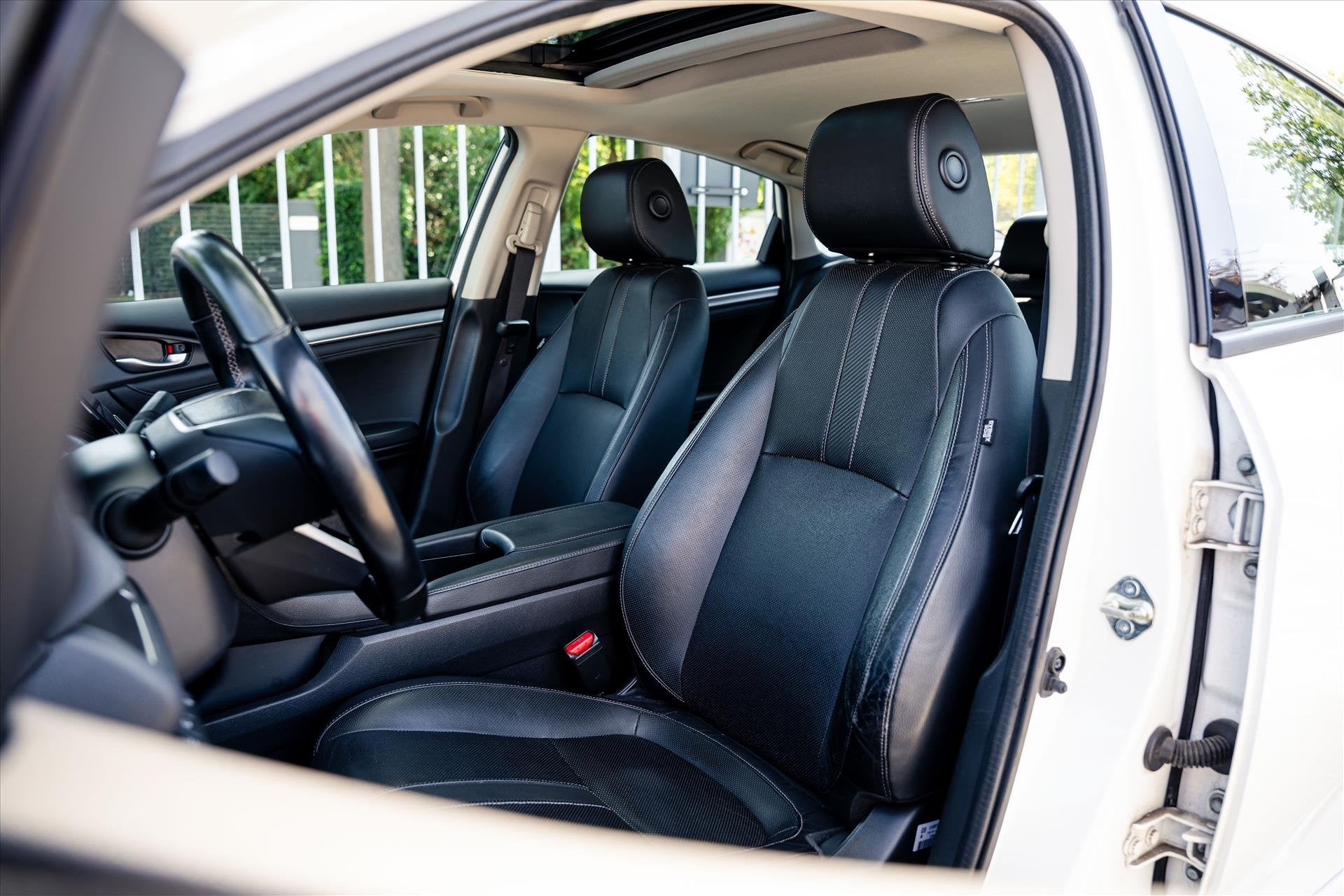 Honda Civic 1.5 i-VTEC 182pk 4D Executive | Volledig Dealero, Auto's, Dealer onderhouden, 4 cilinders, Wit, Leder