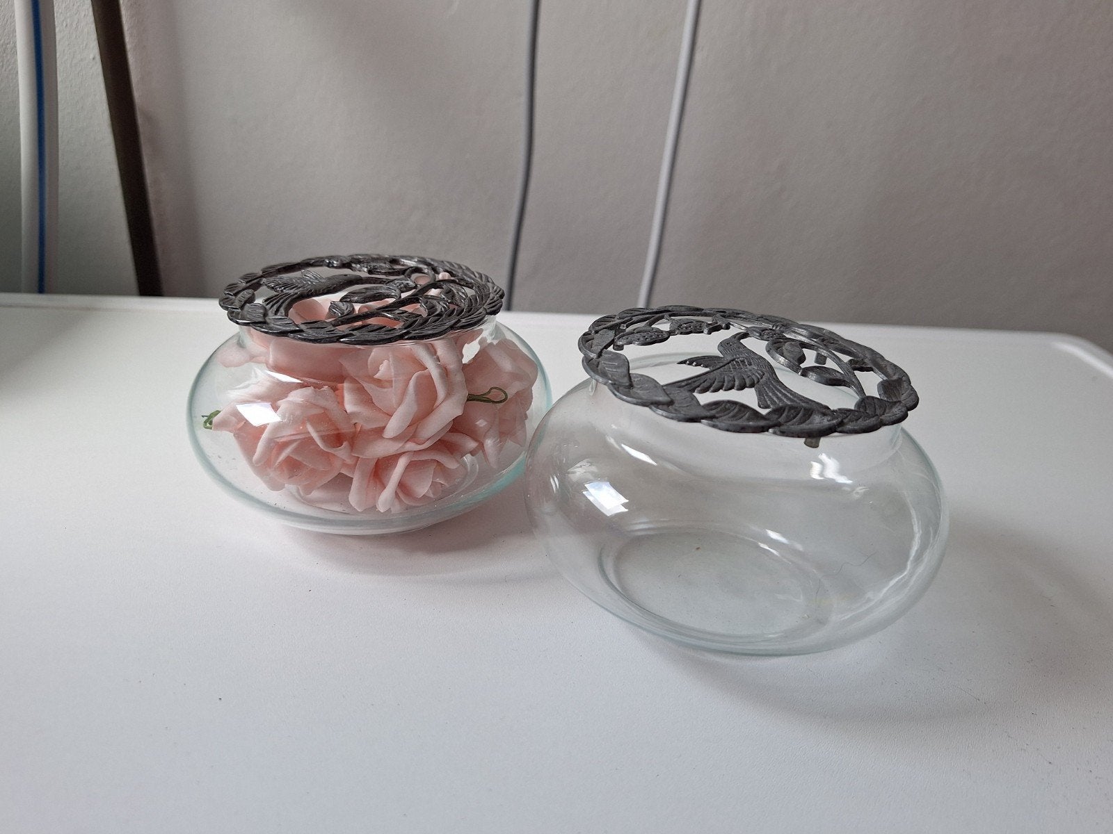Glazen schaaltjes met sierlijke deksel - Set van 2, Ophalen of Verzenden, Zo goed als nieuw, Rond, Glas