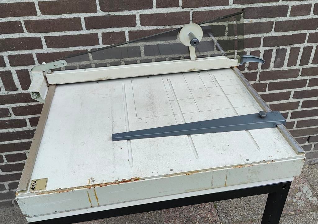 Plaat snij apparaat. aluminium platen en papier/karton., Gebruikt, Gereedschap of Toebehoren, Geschikt voor karton, Metaal