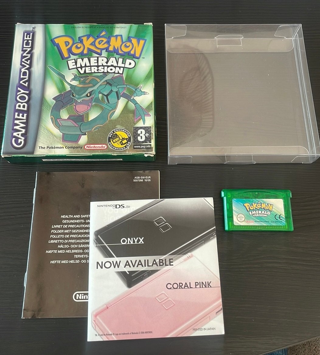 Gameboy Advance Pokemon Emerald Version incl game/boekjes, Avontuur en Actie, 1 speler, Ophalen of Verzenden, Zo goed als nieuw