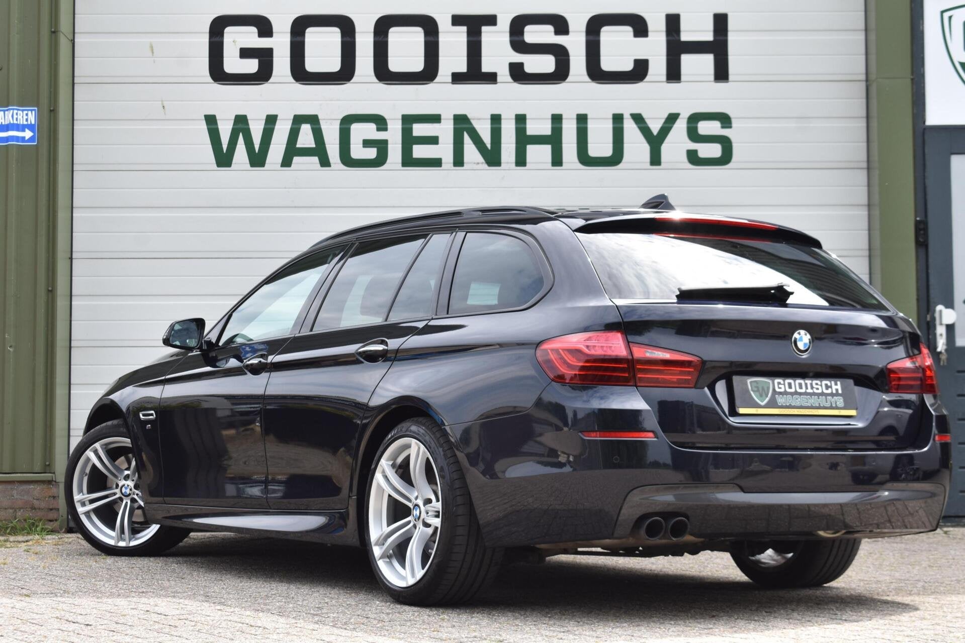 Foto 3 van BMW 5-serie Touring 520i High Executive | Pano | Trekhaak |