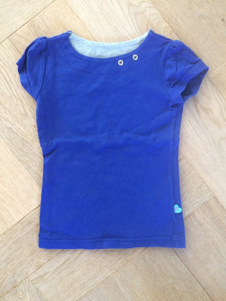 Leuk (donker) cobalt blauw shirtje WaaaW maat 98/104 - net!, Gebruikt, Meisje, Ophalen of Verzenden, Shirt of Longsleeve