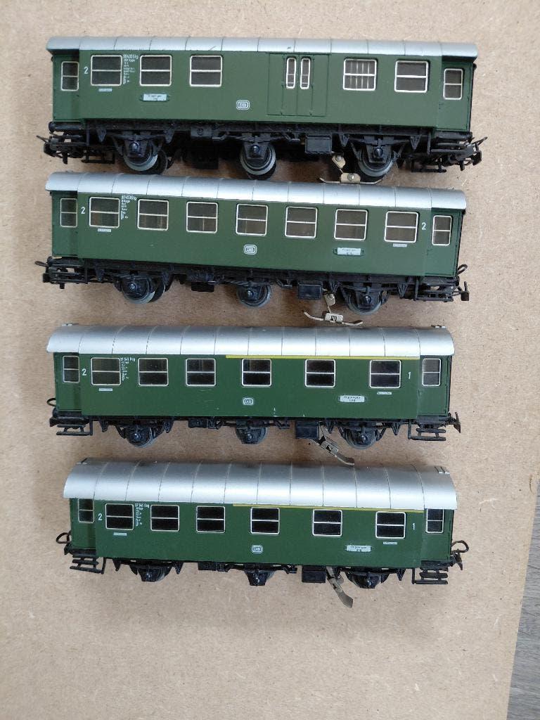 Märklin 4 stuks Ombouwrijtuigen met verlichting, Wisselstroom, Gebruikt, Wagon, Ophalen of Verzenden