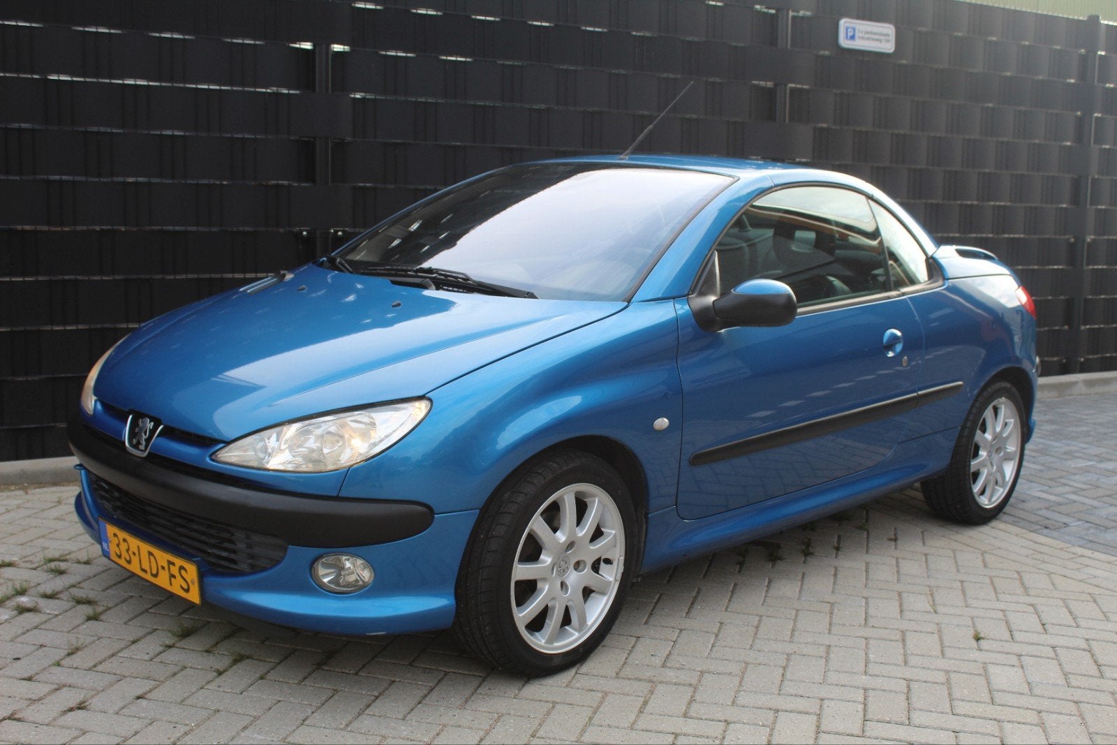 Peugeot 206 2.0 16V CC 2002 Blauw, Auto's, 136 pk, Zwart, 4 cilinders, Cabriolet