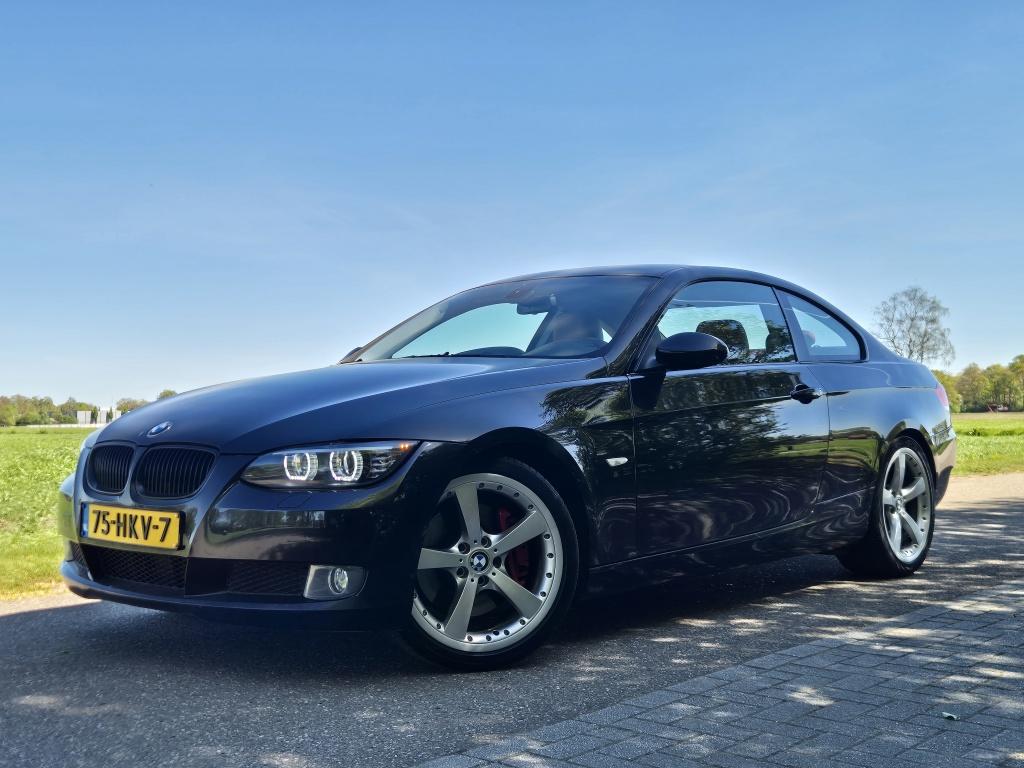 BMW 3 Serie Coupe 330i Executive (bj 2009, automaat), Auto's, BMW, Automaat, Gebruikt, 4 stoelen, Parkeersensor