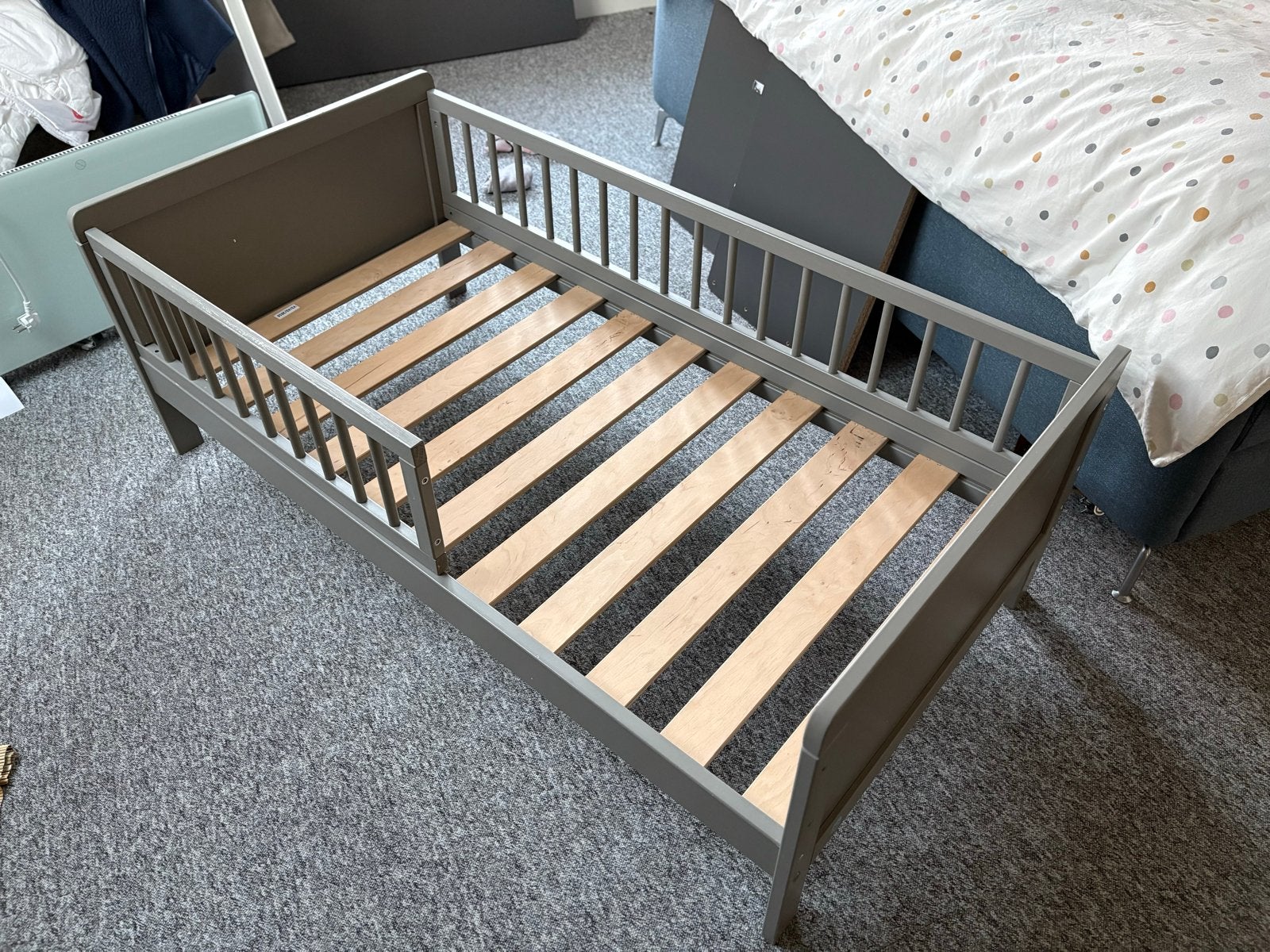 Petite Amélie Peuterbed Grijs met Lattenbodem, Ophalen, Gebruikt, 70 tot 85 cm, Lattenbodem