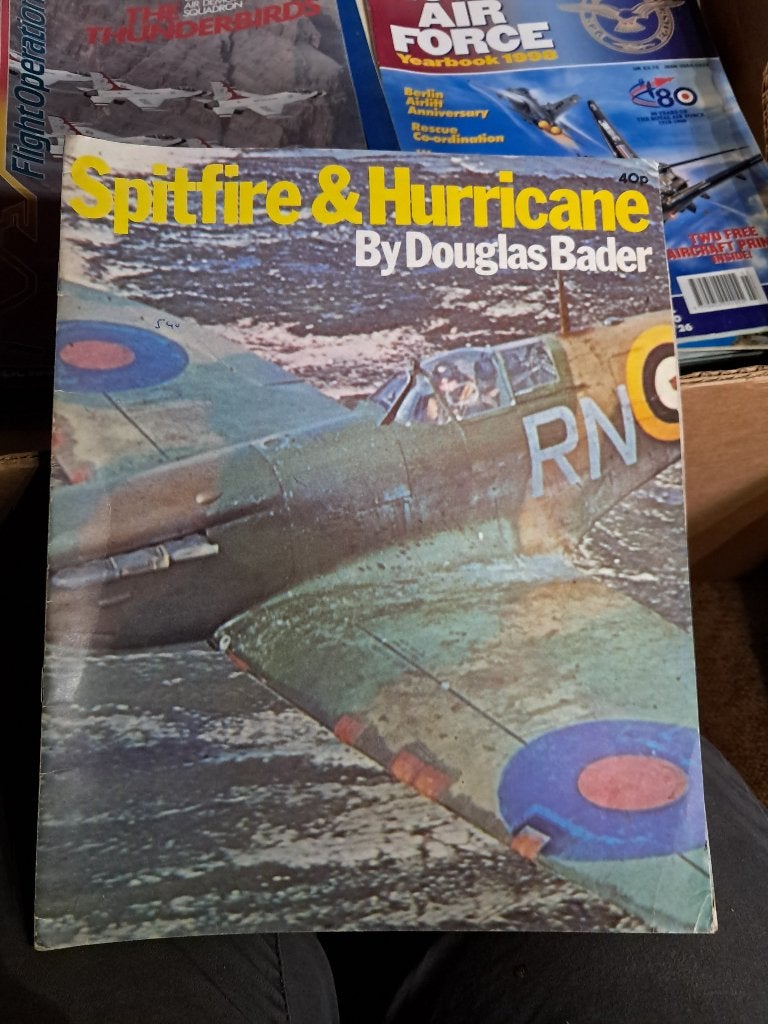 Spitfire&Hurricane By Douglas Bader & meerdere tijdschriften, Ophalen, Gelezen, Overige typen