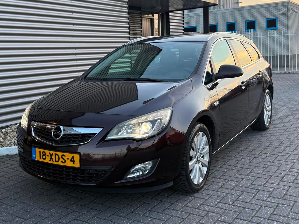 Opel Astra Sports Tourer 1.6 Turbo Cosmo | automaat |, Auto's, Euro 5, 730 kg, Gebruikt, 4 cilinders