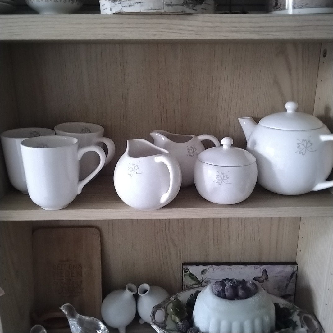 Riverdale Servies: Theepot, roomstel, schalen en mokken, Gebruikt, Overige merken, Keramiek, Ophalen of Verzenden