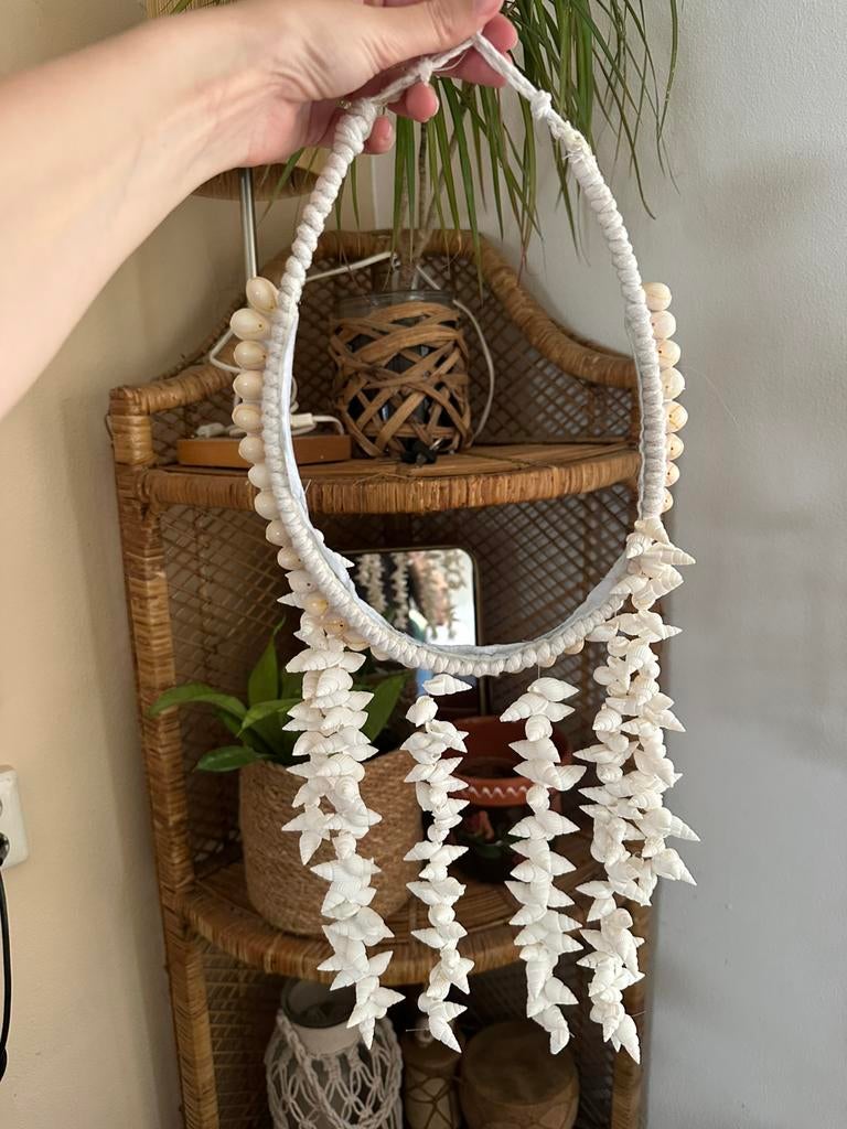 Handgemaakte boho schelpen wandhanger met witte schelpen, Ophalen of Verzenden, Zo goed als nieuw