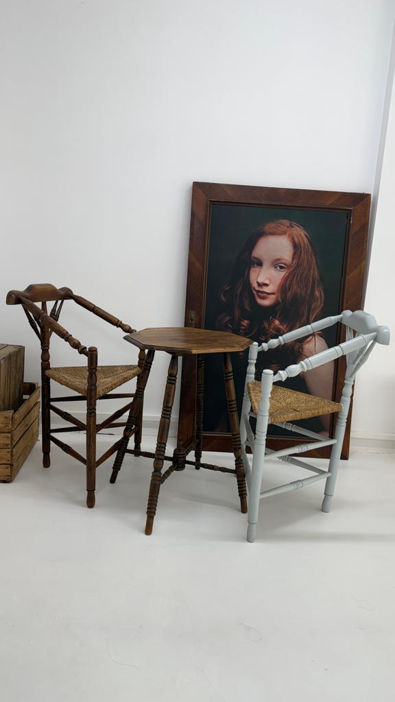 Antieke 3-poots eiken breistoel en tafel, Antiek en Kunst, Antiek | Meubels | Stoelen en Banken, Ophalen