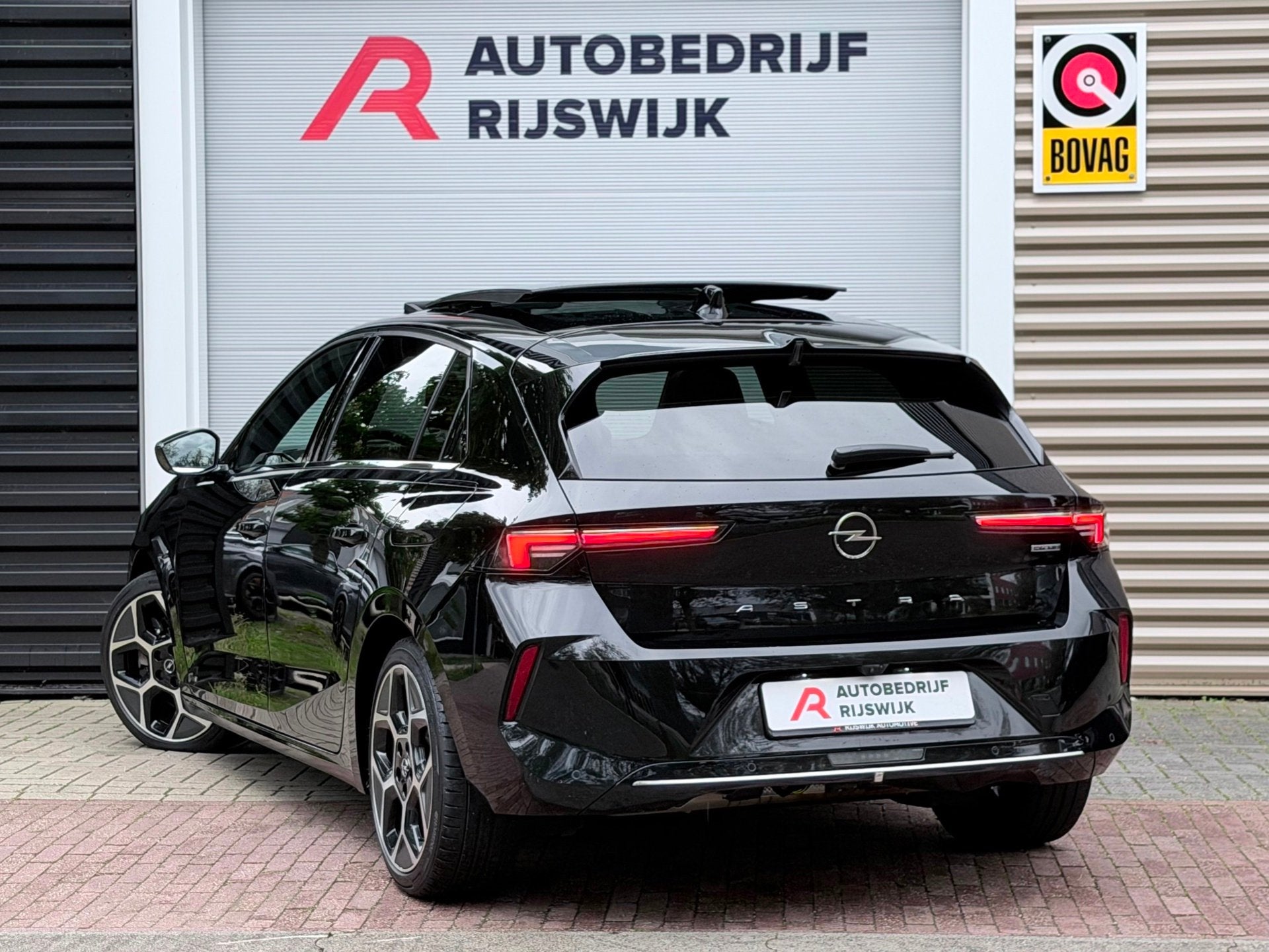 Foto 3 van Opel ASTRA 1.6 Hybrid Edition Pano/360/HuD/Memory