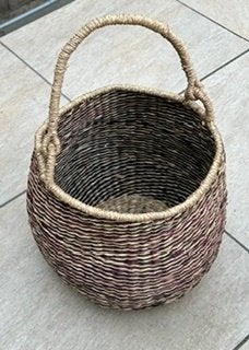 2 Decoratieve Gevlochten Manden met Handvat – ZGAN, Huis en Inrichting, Woonaccessoires | Schalen en Manden, Ophalen, Overige materialen