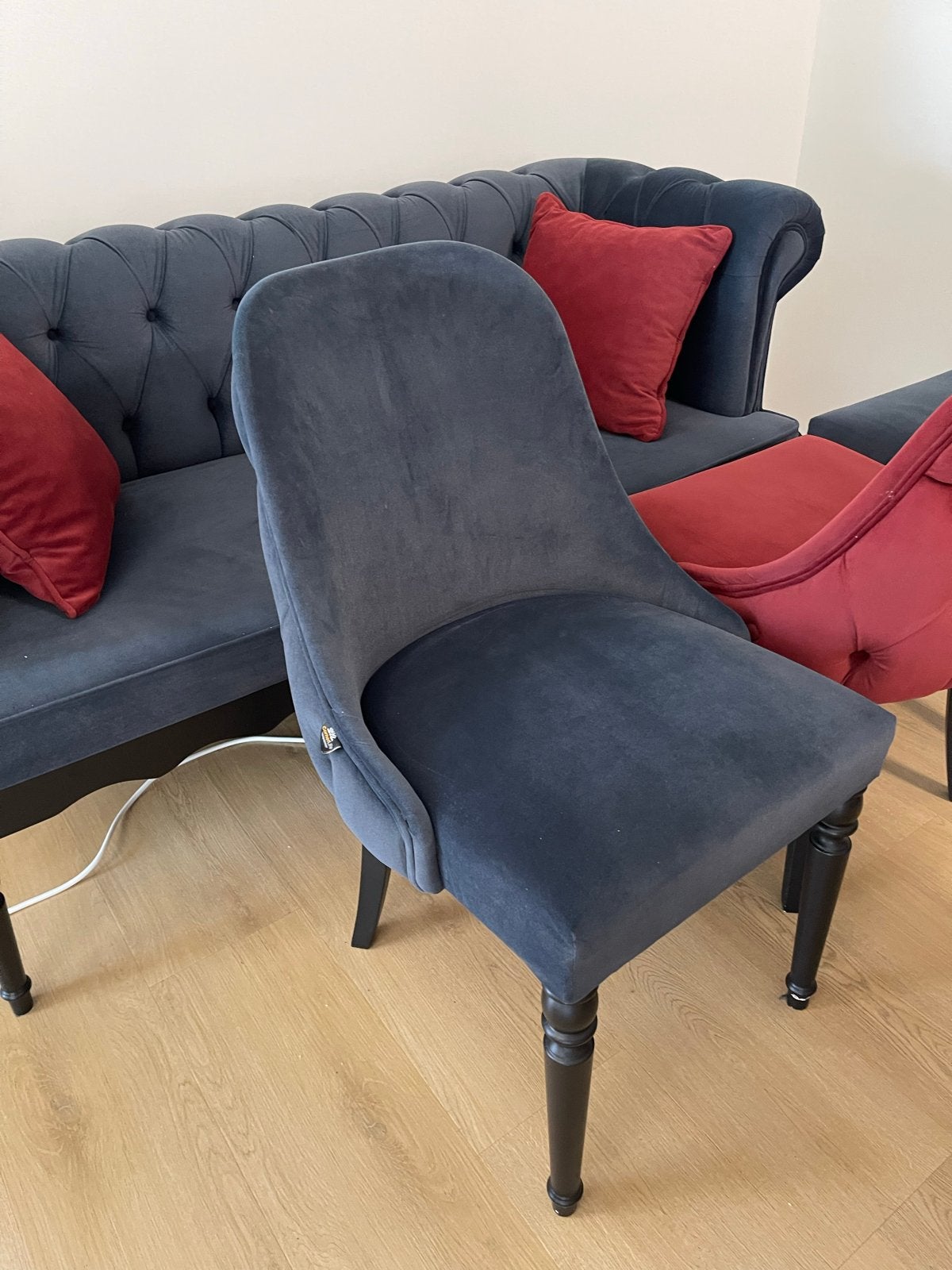 Foto 6 van Elegante eetkamerset: uitschuifbare tafel en 4 stoelen, bank