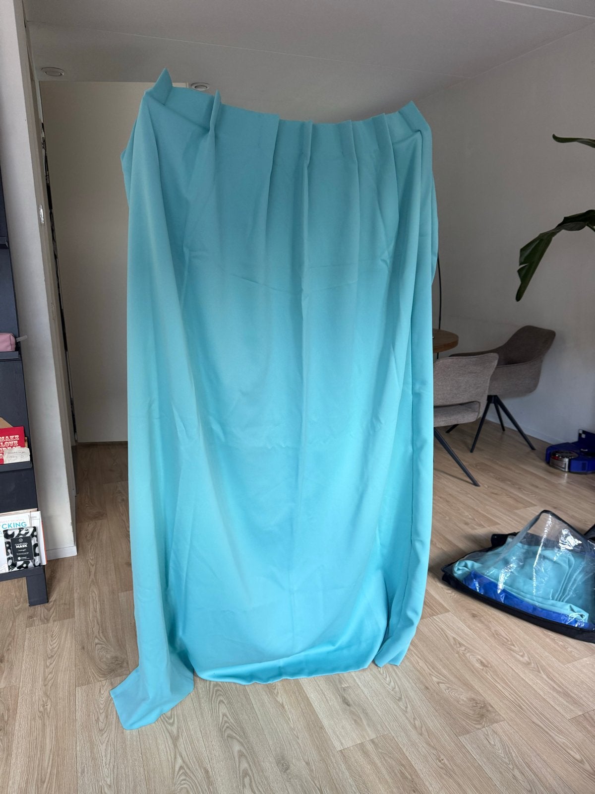 Lichtblauw overgordijn - Zo goed als nieuw, Huis en Inrichting, Overgordijn, Blauw, Ophalen of Verzenden, Polyester