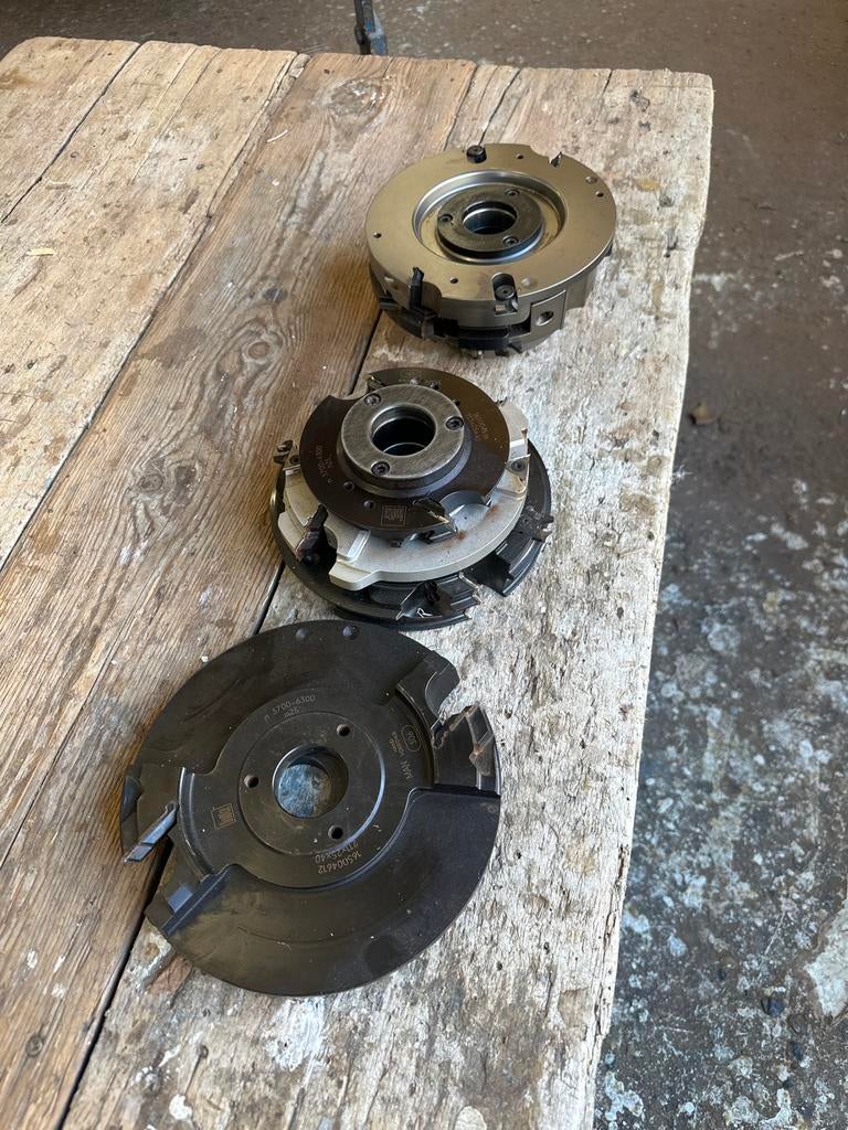 Leitz freesgereedschap voor ramen, Ophalen