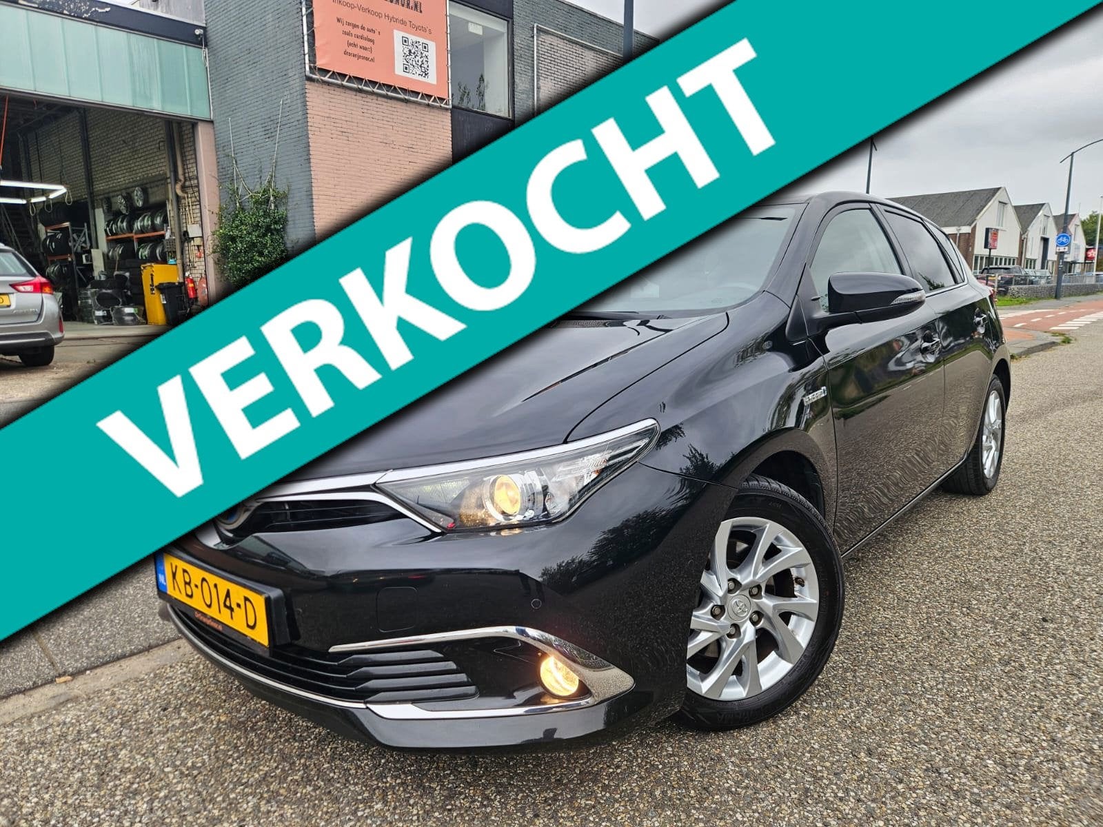 Toyota Auris Wij hebben nog goede Hybride Toyota`s>> drOranj, 28 km/l, Euro 6, 4 cilinders, Leder en Stof
