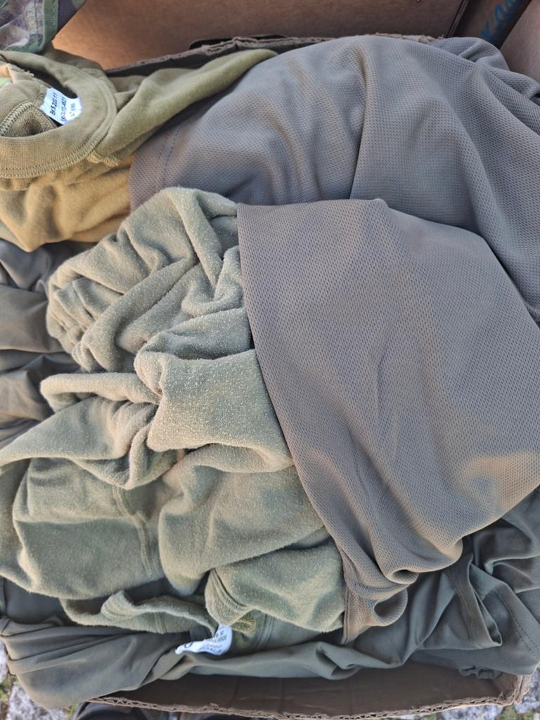 3 bananendozen vol leger spullen - Kleding en uitrusting, Verzamelen, Militaria | Algemeen, Landmacht, Nederland, Verzenden
