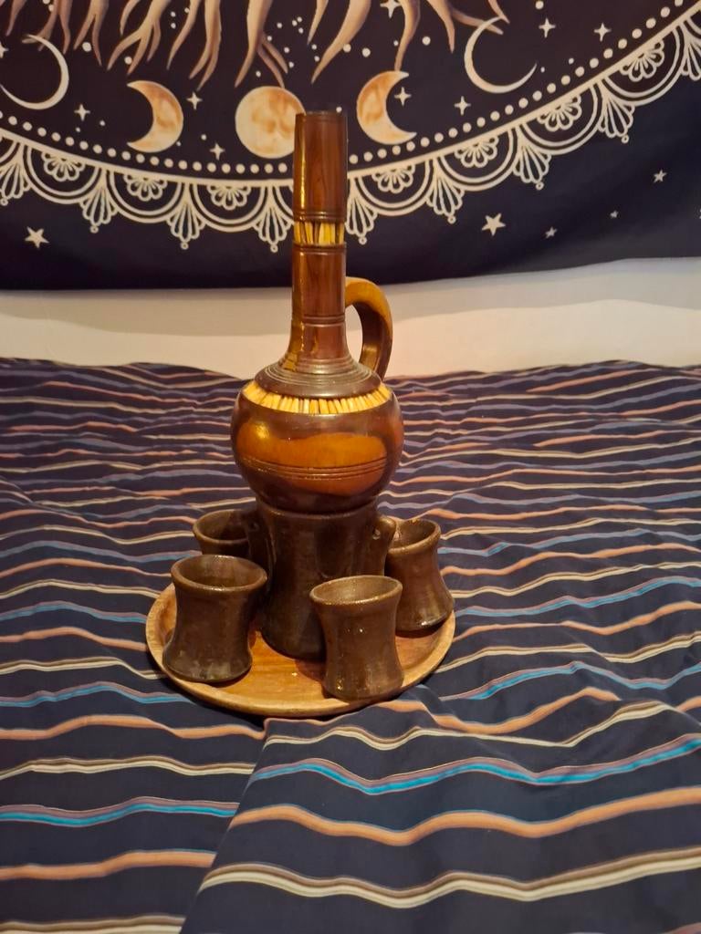 Vintage Aardewerk Karaf met Bekers op Houten Dienblad, Ophalen of Verzenden