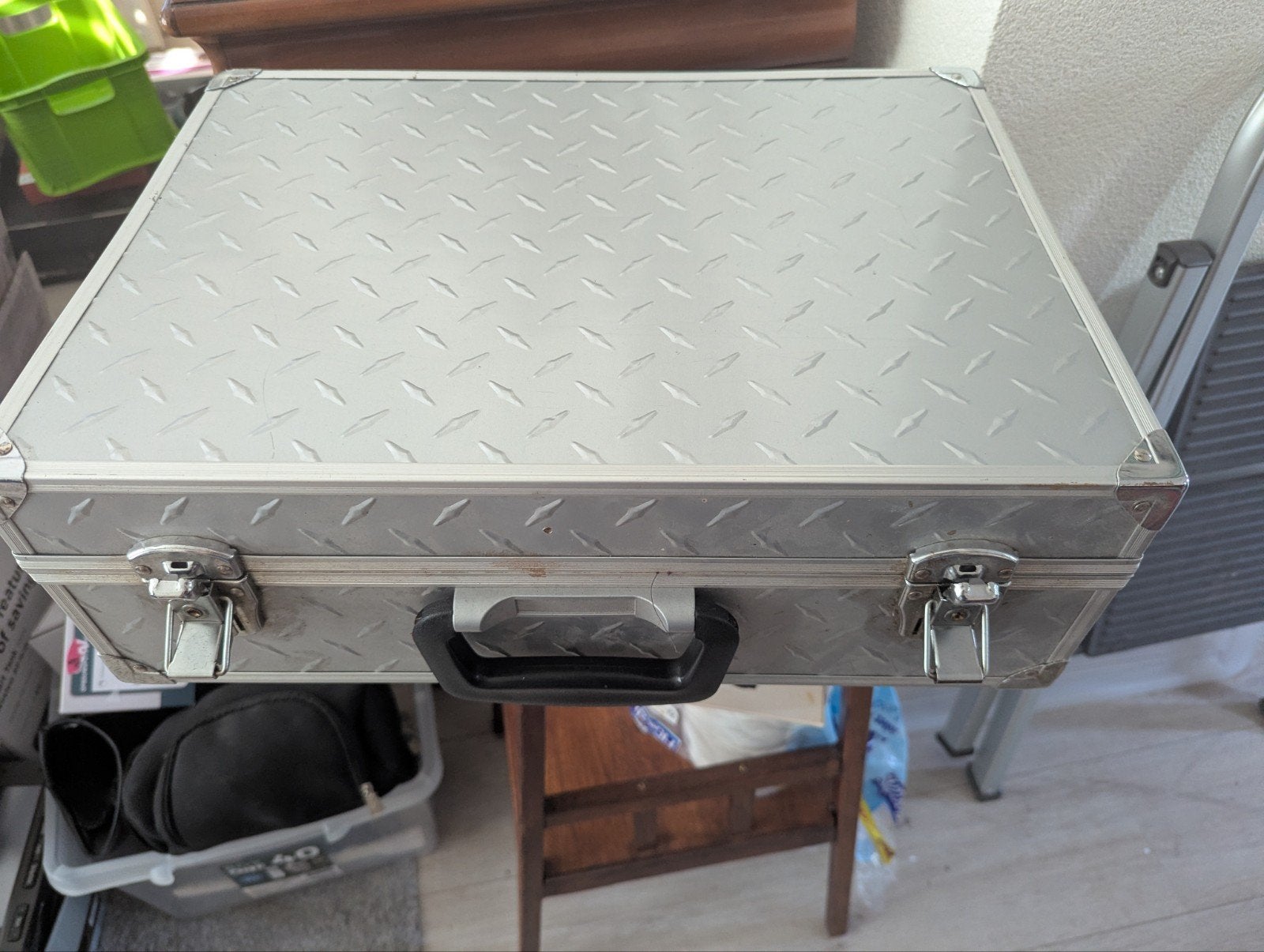 Aluminium Koffer - Robuust en Veelzijdig, Ophalen, Gebruikt, 50 tot 60 cm, Slot