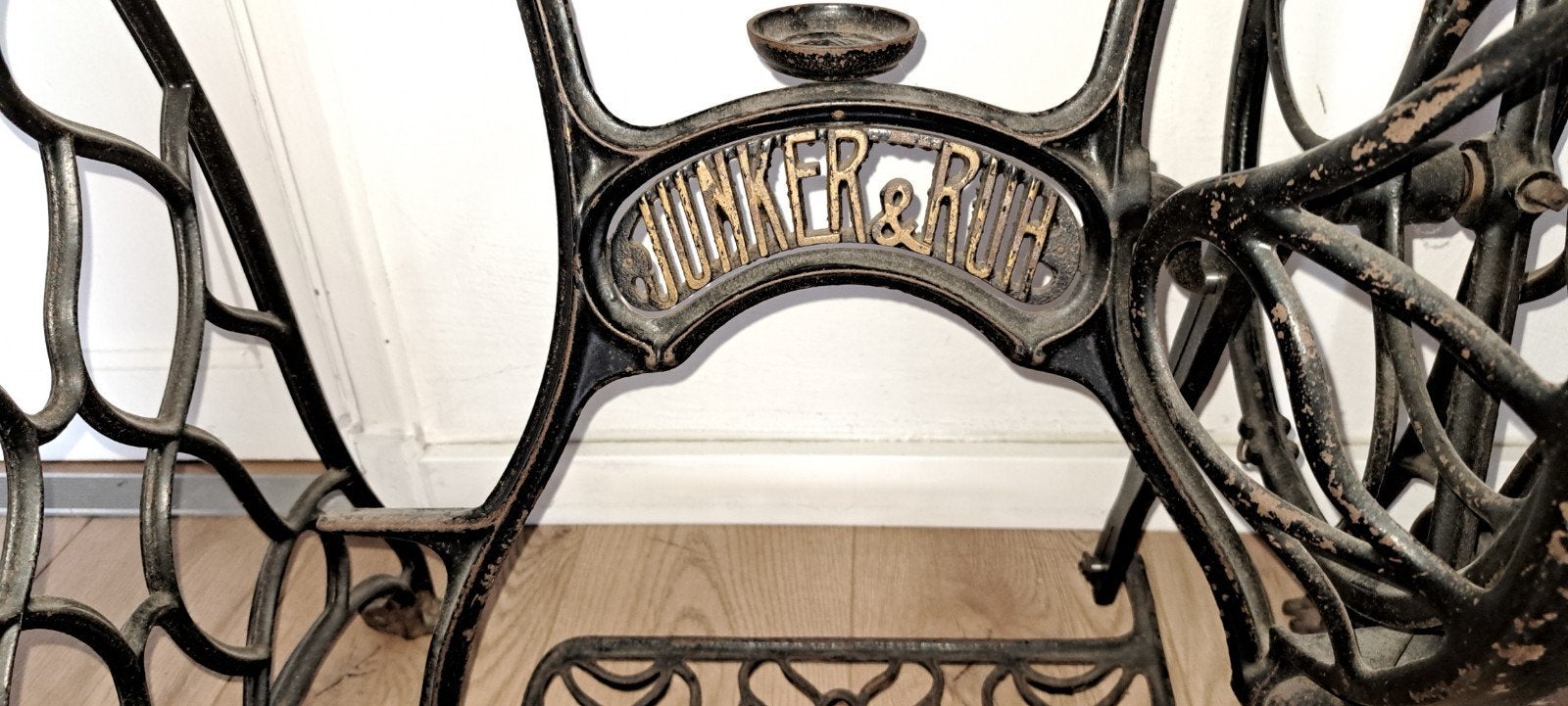 te koop: origineel onderstel van junker naaimachine tafel, Ophalen