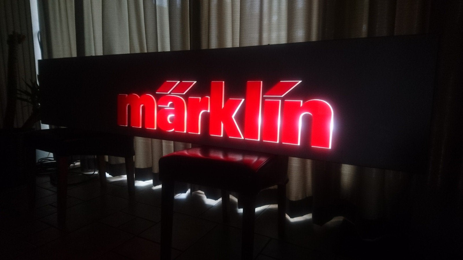 Marklin - Lichtbak met TL verl. - Metaal+kunstof - 220 Volt, Ophalen, Gebruikt, Gelijkstroom of Wisselstroom, Overige typen