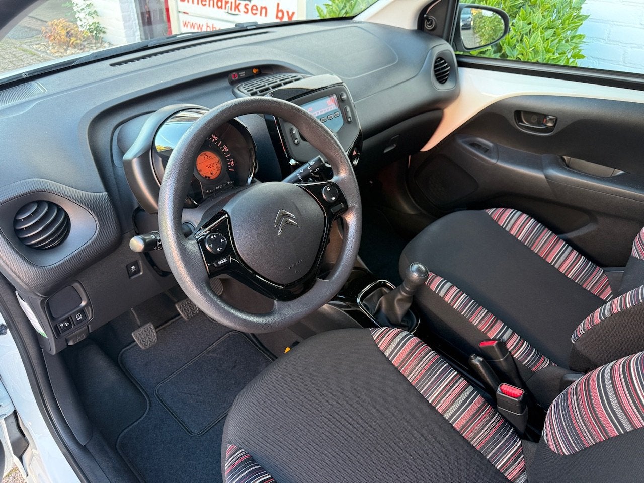 Citroen C1 1.0 VTi 72PK 5D Feel/ Airco/ Bluetooth/ Centrale, Auto's, Dealer onderhouden, Stof, Gebruikt, 4 stoelen