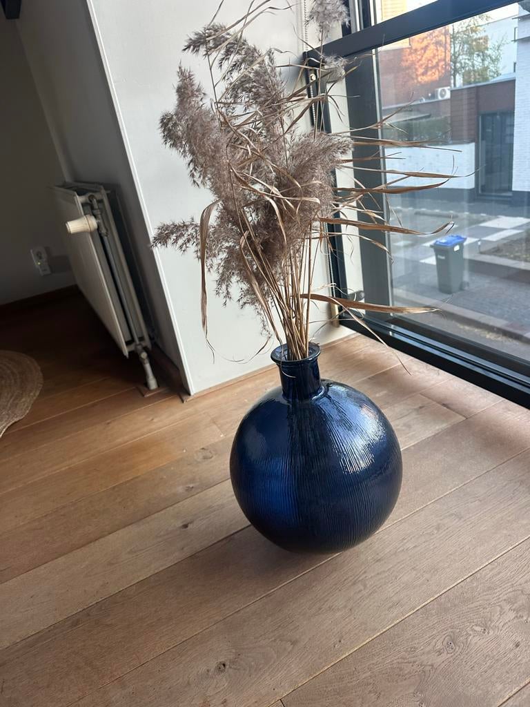 Blauwe vaas H&M Home, Huis en Inrichting, Blauw, Ophalen of Verzenden, Minder dan 50 cm, Glas