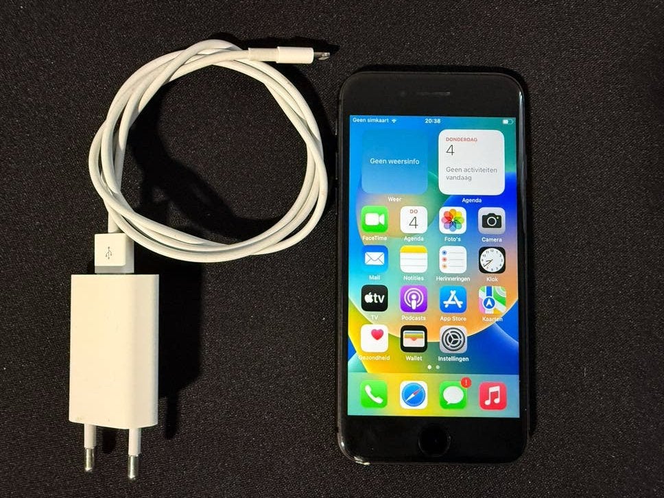 Apple iPhone 8 64GB met originele lader en kabel, Telecommunicatie, Mobiele telefoons | Apple iPhone, Ophalen, 86 %, Zwart, Zo goed als nieuw