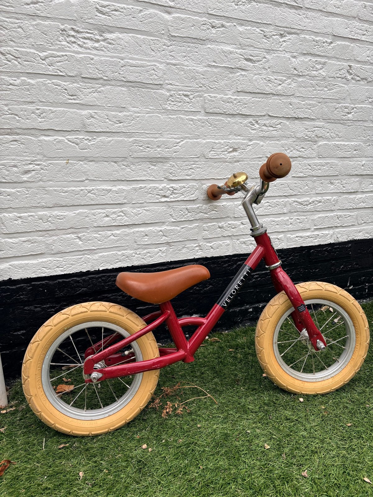 Veloretti loopfiets rood, Ophalen, Gebruikt, Velgrem, Minder dan 16 inch