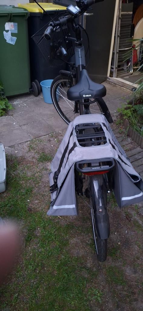 Elektrische fiets met mand en fietstassen, Fietsen en Brommers, Fietsaccessoires | Fietstassen, Ophalen, Gebruikt, Onbekend