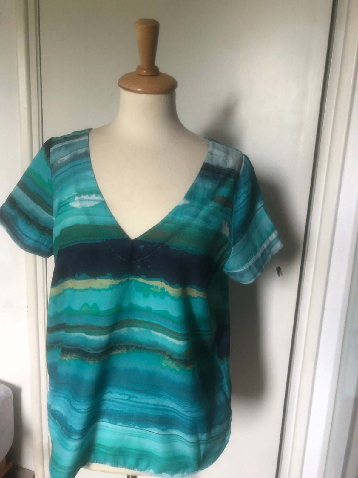 KYRA & KO Blouse met Korte Mouwen en V-hals, Maat S, Meerkleurig, Ophalen of Verzenden, Zo goed als nieuw, Korte mouw