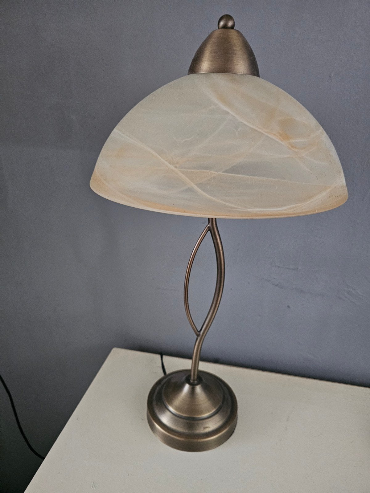 Vintage Tafellamp met Marmerlook Glas - Bronskleurig, Huis en Inrichting, Lampen | Tafellampen, Gebruikt, Vintage, Met schakelaar